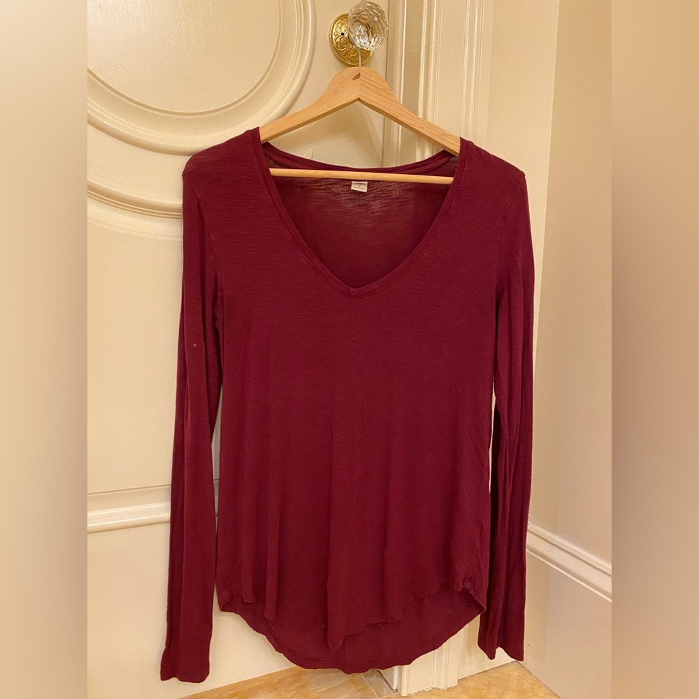 Old Navy Long Sleeve Top in Burgundy